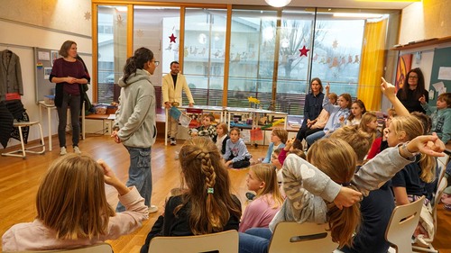 Projektpartner*innen der Dreikönigsaktion in der Grundschule Lauterach zu Besuch.